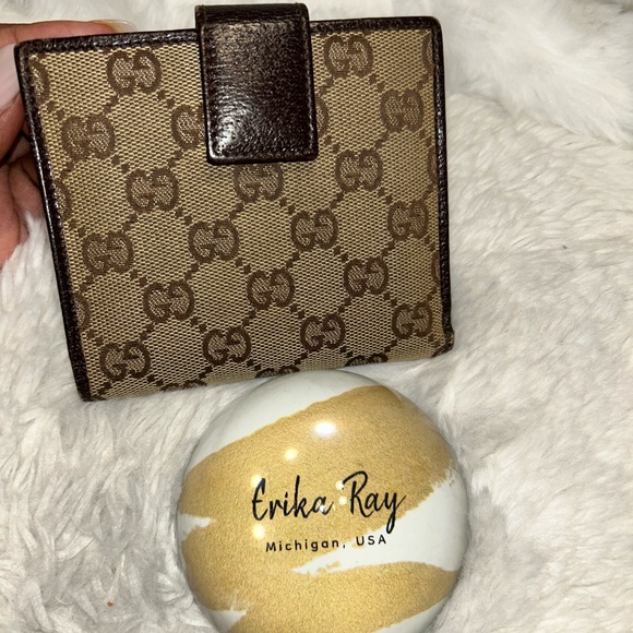 Gucci GG Canvas Compact Wallet - Picture 4 of 16